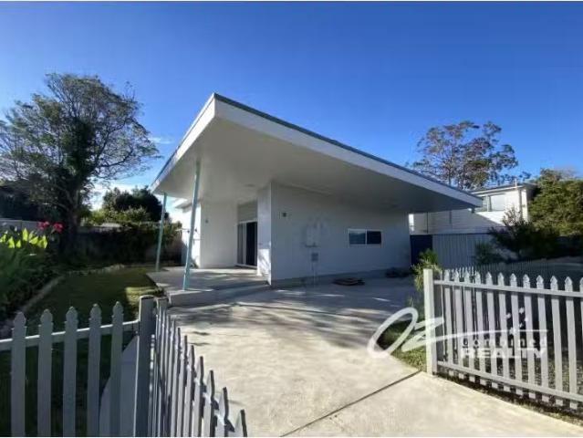 Deal! 2 BR b/1 Warrego Drive, Sanctuary Point Townhouse for re.
