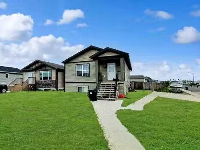Nice 2 BR B 11201 98 Street, Clairmont, AB, T8X 5C2 house fo.