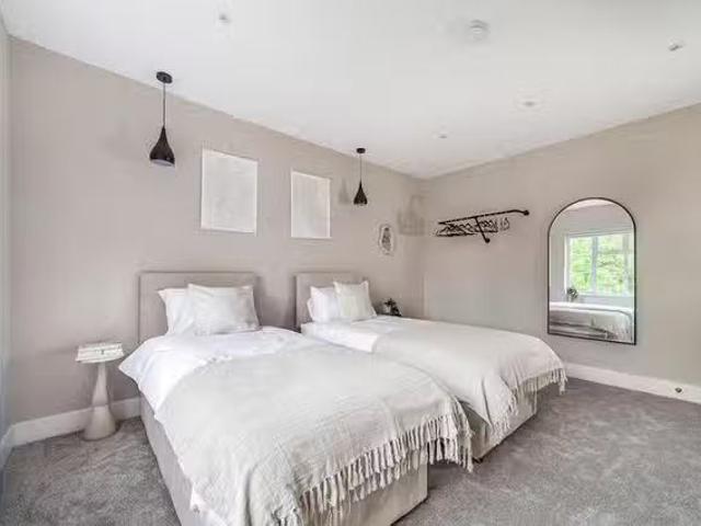 Rental! 2 BR Basing Hill