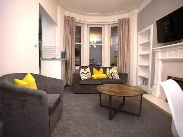 Unique 2 BR Byres Road