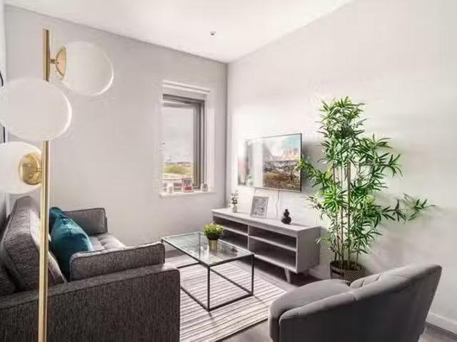 Deal! 2 BR Crosby Road North