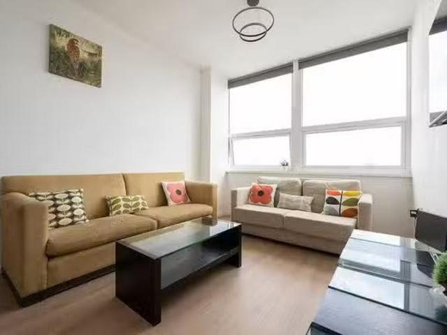 Charming 2 BR Halfords Lane