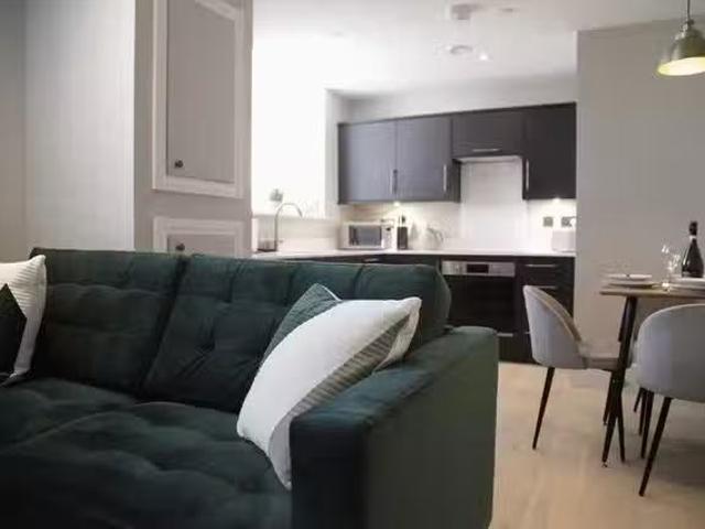 Charming 2 BR High Street