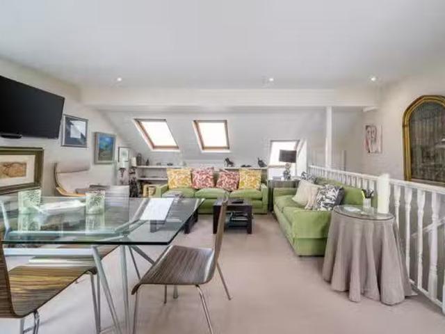 Just in! 2 BR Lurline Gardens