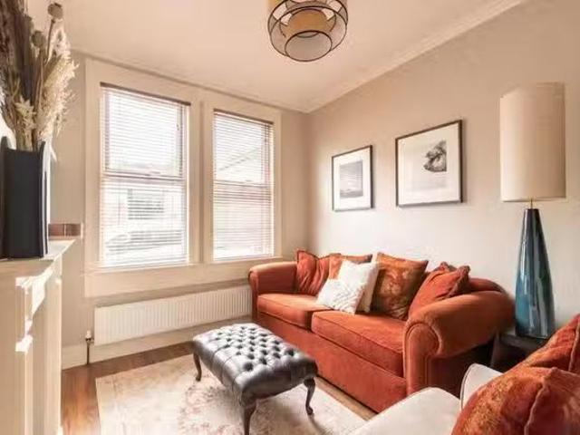 Rental! 2 BR Lymore Gardens