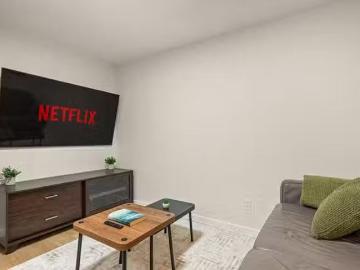 Calgary, Alberta - Equipped kitchen