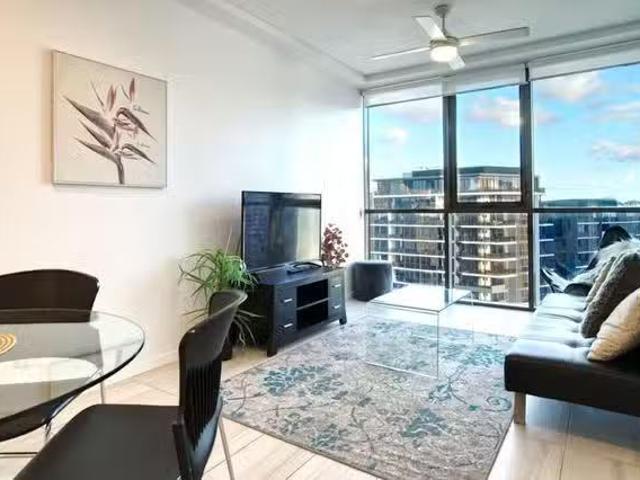 Unique 2 BR Stratton Street