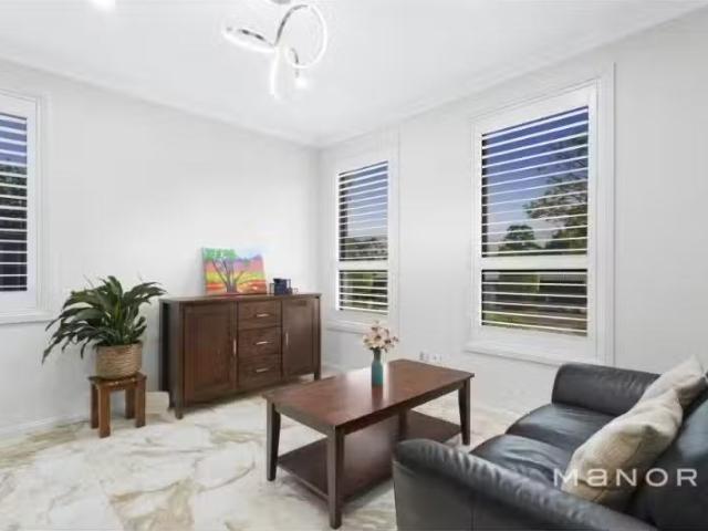 Nice 2 Ellis Place, Kings Langley House for rent Listed by Sa.