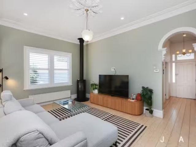 Rental! 2 Forrest Street, Yarraville VIC 3013