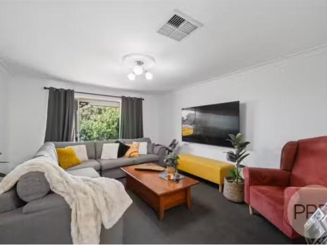 Rental! 2 Fletcher Place, Kooringal Apartment for rent Listed.