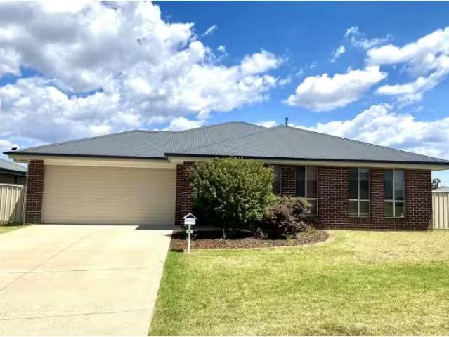 For Rent! 2 Newport Street, Orange House for rent Listed by J.
