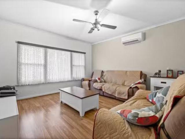 Deal! 2 Regent Dr, Canadian VIC 3350 House For Lease