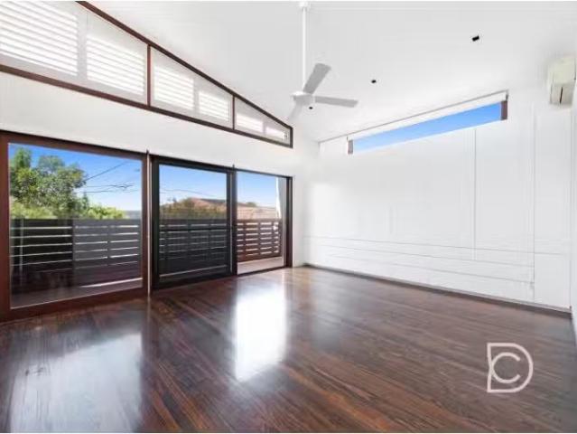 Cozy 2 Spring Street, CONCORD House for rent Listed by Lachla.