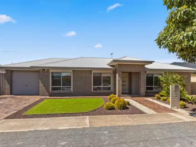 Nice 2A Athol Street, Clovelly Park SA 5042