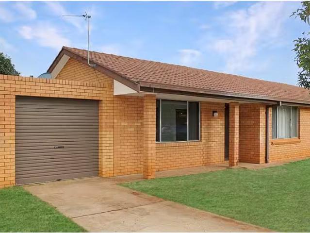 Just in! 2A Greenway Place, DUBBO House for rent Listed by Ch.