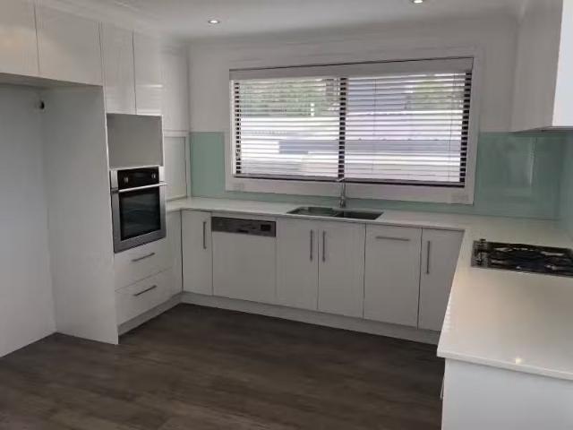 Just in! 2A Robinsville Crescent, Thirroul Apartment for rent.