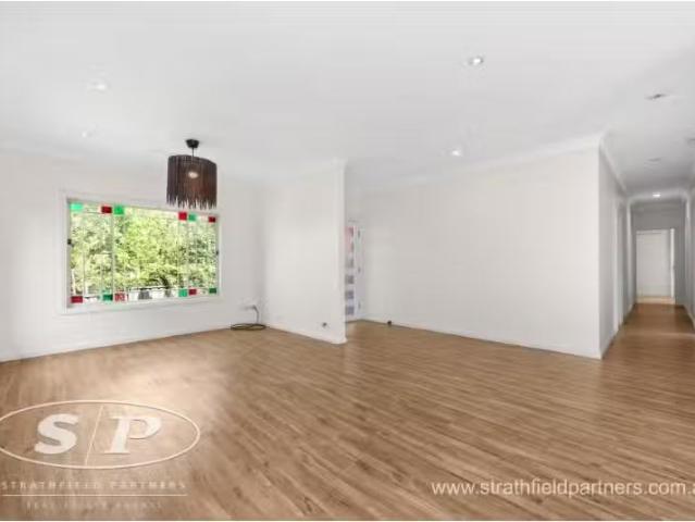 Cozy 2B Therry Street East, Strathfield South House for rent.