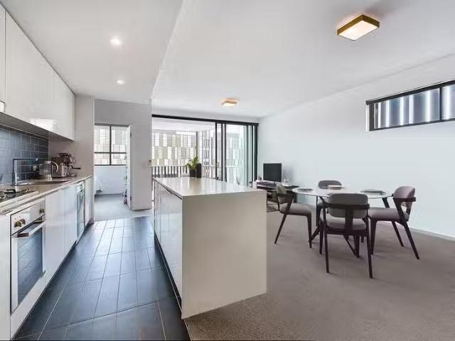 Just in! 305/21 Peter Doherty Street, Dutton Park, QLD 4102