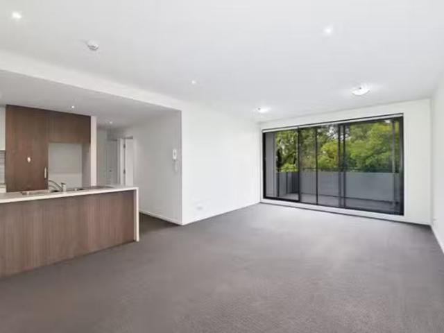 Just in! 305/40 Altona Street, Kensington VIC 3031