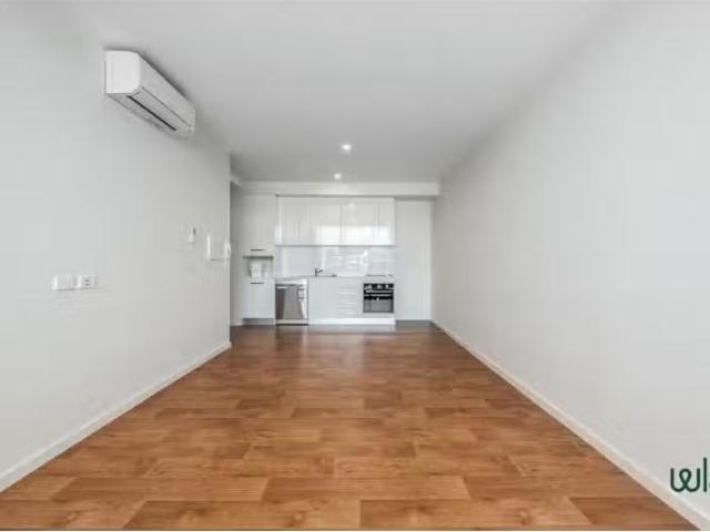 Unique 306/6 Charles Street, Charlestown Apartment for rent L.