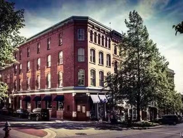 Charming 300 14 King St, Saint John, NB, E2L 1G4 commercial.