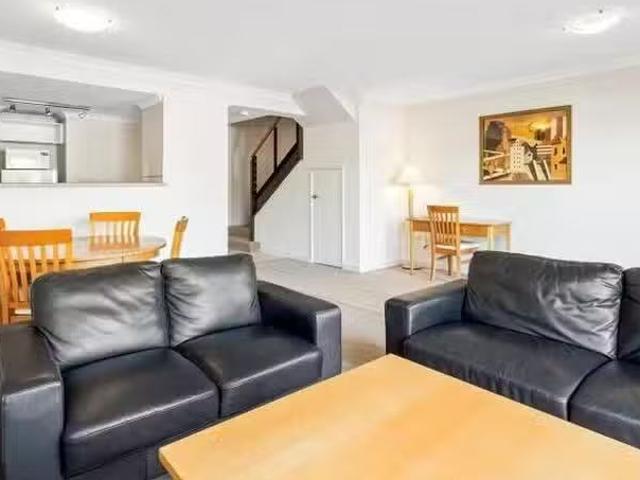 Charming 30/118 Mounts Bay Road, Perth, WA 6000
