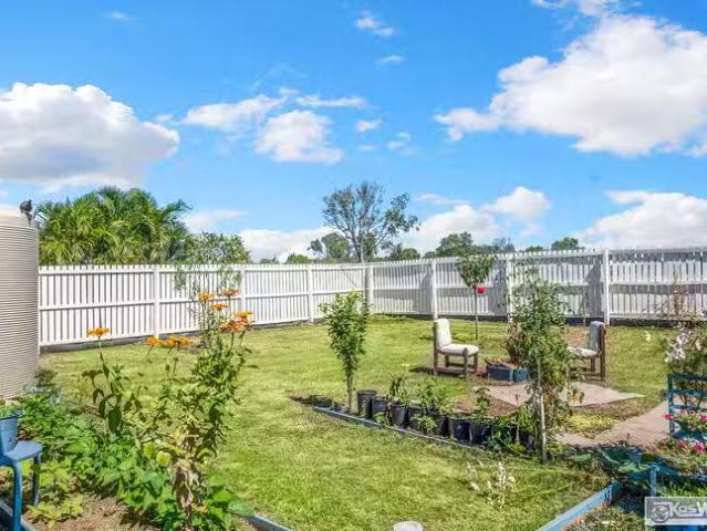 Unique 30 Benjamin Drive, Gracemere, QLD 4702