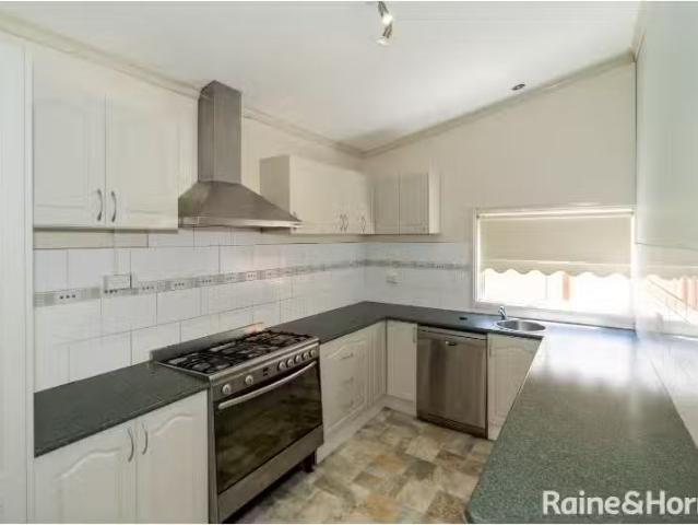 Nice 30 Brookong Avenue, WAGGA WAGGA House for rent Listed by.