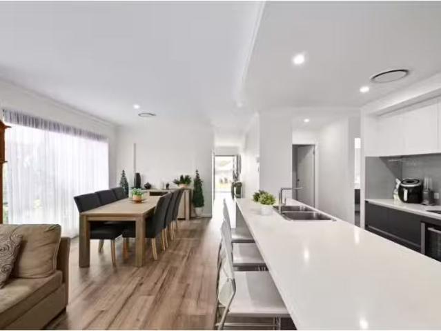Cheap 30 Meares Circuit, Thrumster House for rent Listed by H.