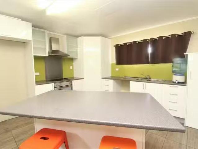 Cozy 30 Noakes Avenue, Pioneer, QLD 4825