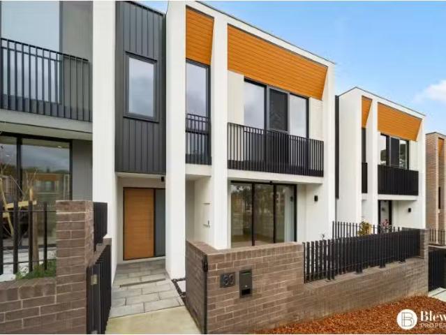 For Rent! 30 Walter Hood Lane, Red Hill Townhouse for rent Li.