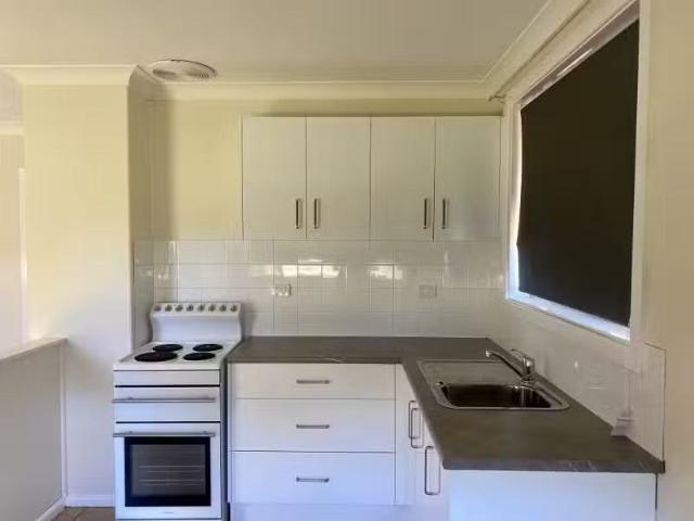Nice 3/14 Kent St, West Tamworth House for rent Listed by Hay.