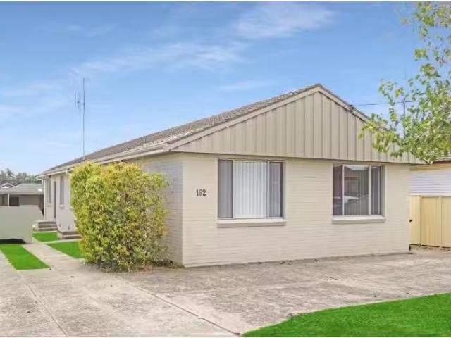 Unique 3/162 Pur Pur Avenue, Lake Illawarra Apartment for rent.