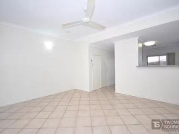 Just in! 3/10 Hill Street, Manunda, QLD 4870