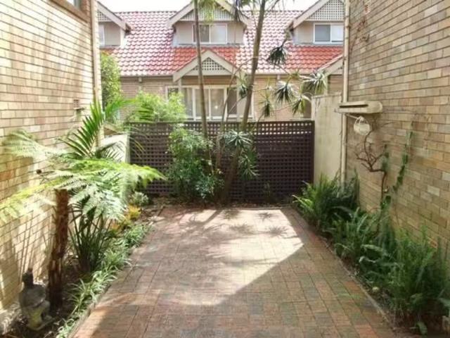 Just in! 3/12 Boronia Street, Wollstonecraft Townhouse for ren.