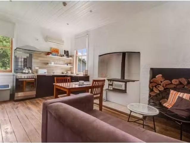 Charming 3/136 Allingham Street, ARMIDALE Apartment for rent.