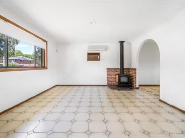 Charming 31 Greenfield Road, GREENFIELD PARK House for rent L.