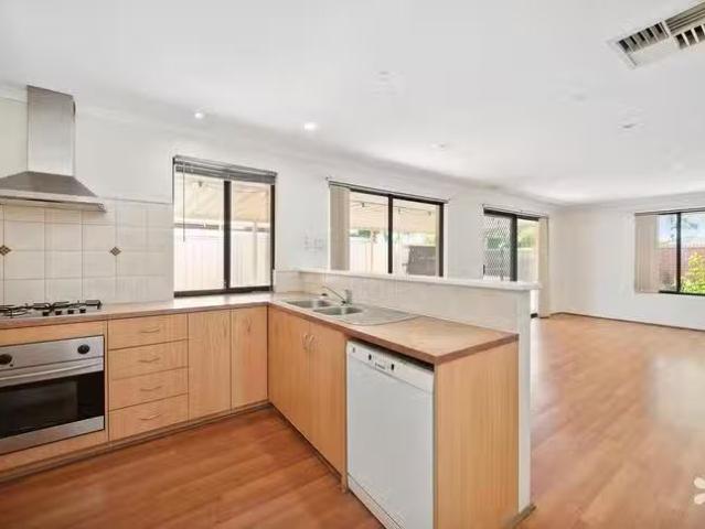 Deal! 31 Leschenaultia Drive, Canning Vale, WA 6155