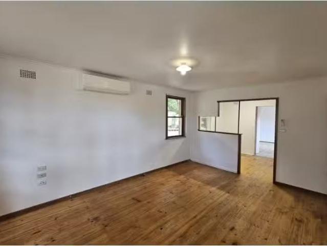 Deal! 31 Quiberon Street, Nowra House for rent Listed by Chri.