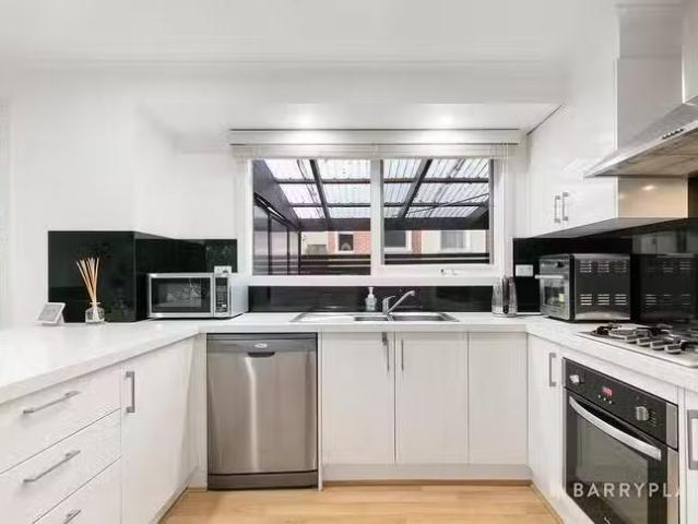 Cheap 3/245 Williamsons Road, Templestowe, VIC 3106