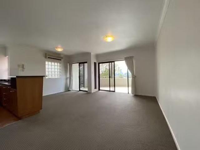 New 3/28 Norman Crescent, Norman Park, QLD 4170