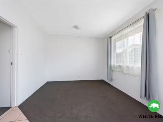 Cheap 3/22 Mowatt Street, Queanbeyan Apartment for rent Liste.
