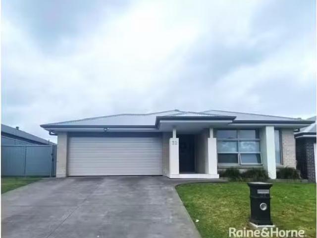 New 32 Alata Crescent, SOUTH NOWRA House for rent Listed by L.