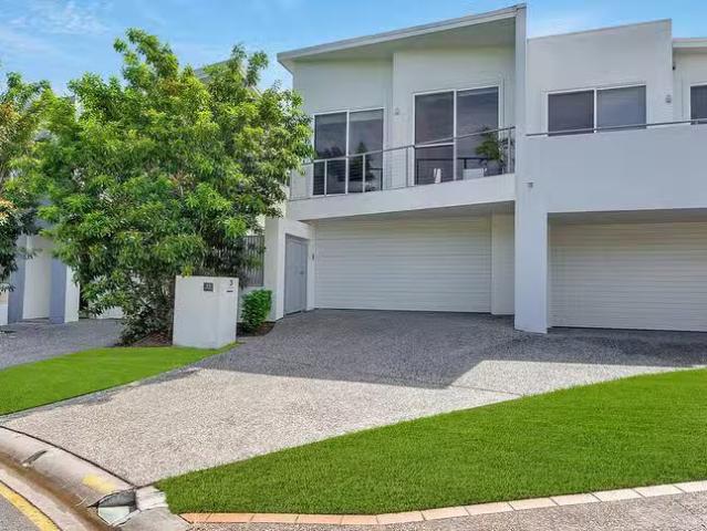 Charming 3/2 Blue Ridge Crescent, Varsity Lakes, QLD 4227