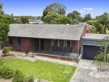 Just in! 32 Helsinki Road, Hackham West, SA 5163