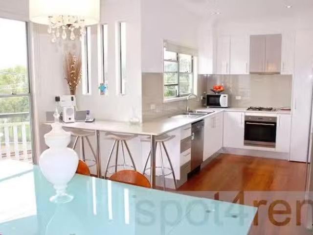Charming 32 South St, Newmarket QLD 4051