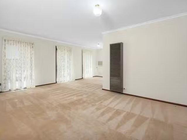 Deal! 32 Temerloh Avenue, Tolland, NSW 2650
