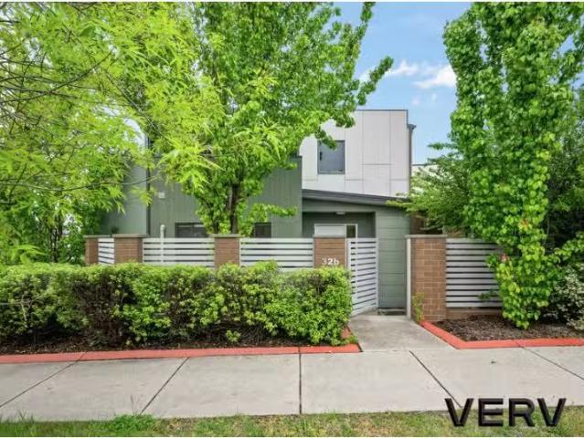 Just in! 32B Scholtens Street, Casey Townhouse for rent Liste.