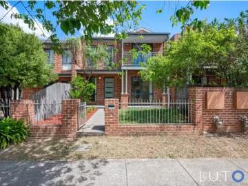 Gungahlin, Yass Valley, Victoria - Equipped kitchen