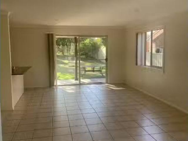 Just in! 3/30 Meredith Avenue, LEMON TREE PASSAGE Townhouse fo.